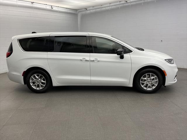 2024 Chrysler Pacifica PACIFICA TOURING L