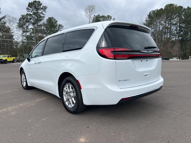 2024 Chrysler Pacifica PACIFICA TOURING L