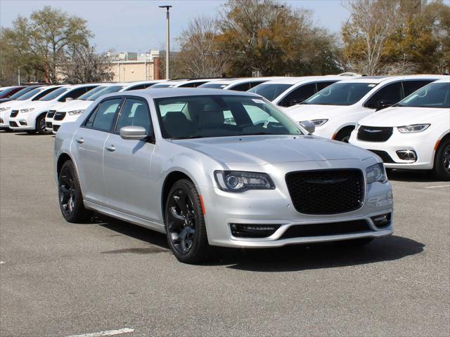 2023 Chrysler Chrysler 300 300 TOURING L RWD