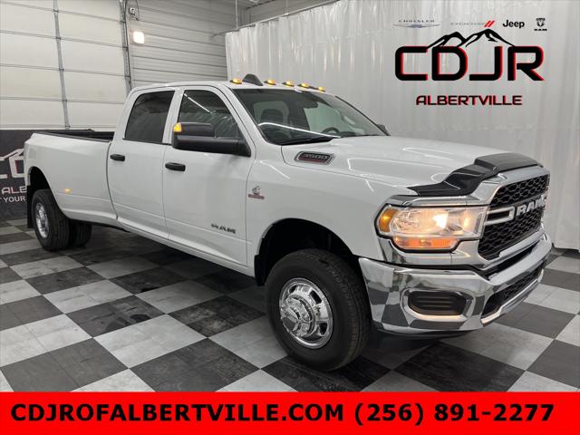 2022 RAM 3500 Tradesman Crew Cab 4x4 8 Box