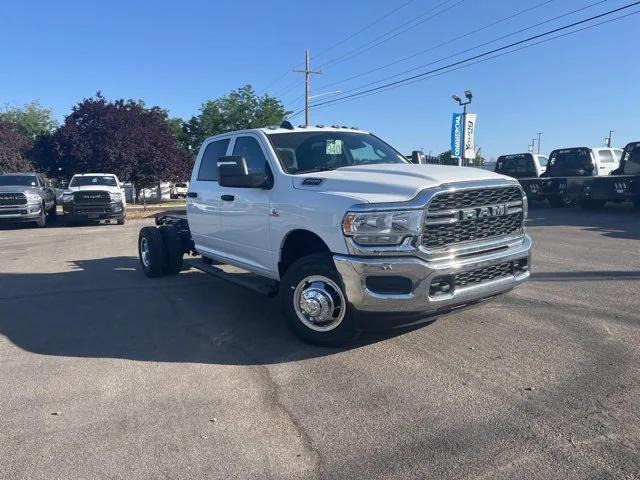 2024 RAM Ram 3500 Chassis Cab RAM 3500 TRADESMAN CREW CAB CHASSIS 4X4 60 CA