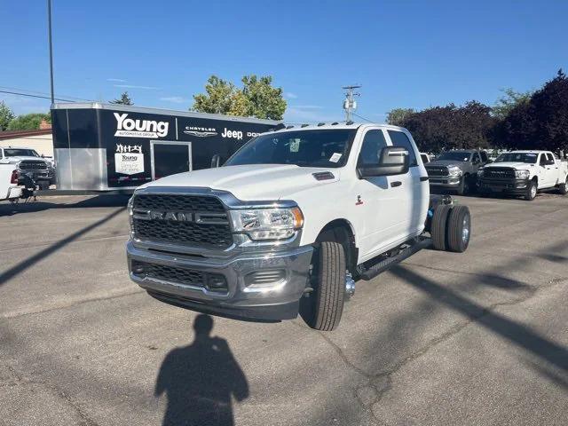 2024 RAM Ram 3500 Chassis Cab RAM 3500 TRADESMAN CREW CAB CHASSIS 4X4 60 CA