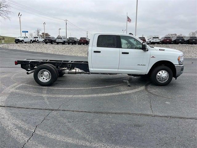 2024 RAM Ram 3500 Chassis Cab RAM 3500 SLT CREW CAB CHASSIS 4X4 60 CA