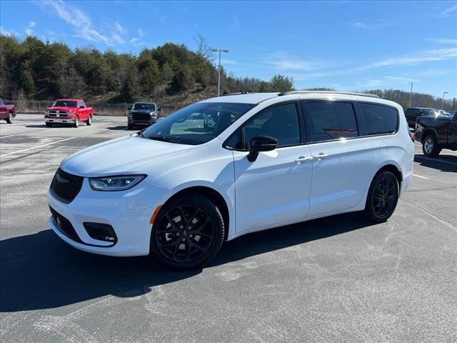 2024 Chrysler Pacifica PACIFICA TOURING L