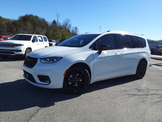 2024 Chrysler Pacifica PACIFICA TOURING L