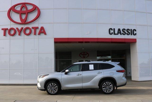 Used 2021 Toyota Highlander Utility 4D XSE AWD Ratings, Values, Reviews ...