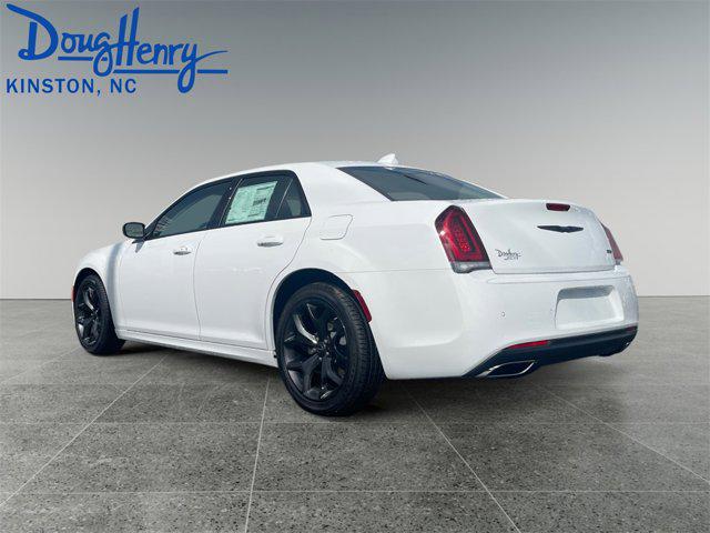 2023 Chrysler Chrysler 300 300 TOURING L RWD