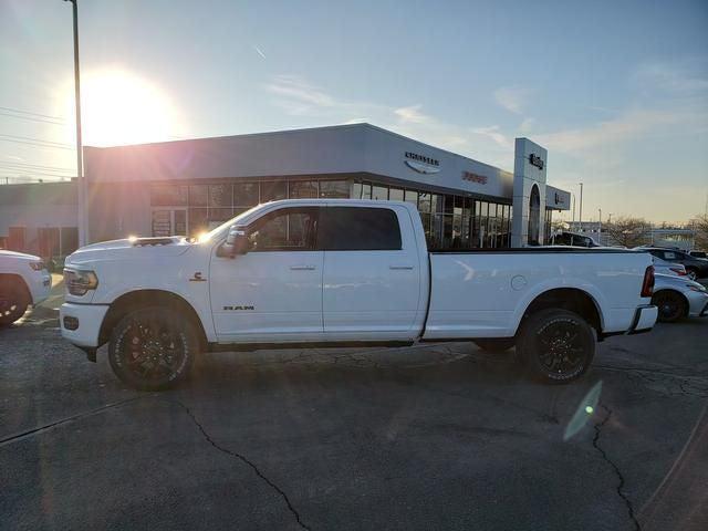 2024 RAM Ram 3500 RAM 3500 LIMITED CREW CAB 4X4 8 BOX 2024 RAM Ram 3500 RAM 3500 LIMITED CREW CAB 4X4 8 BOX