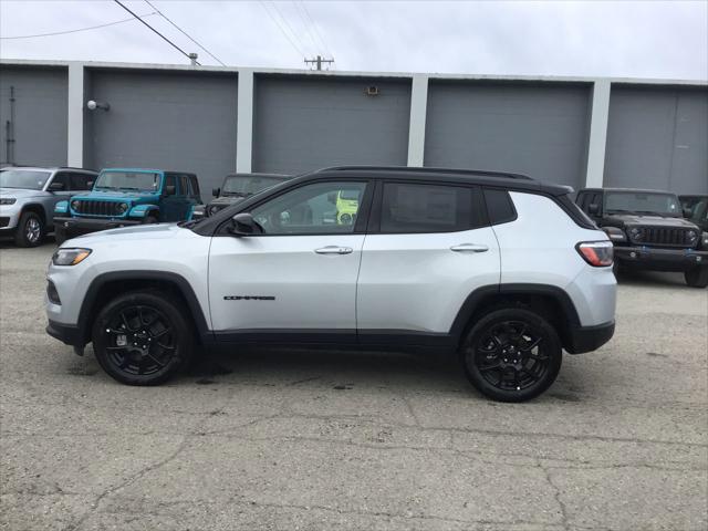 2024 Jeep Compass COMPASS LATITUDE 4X4