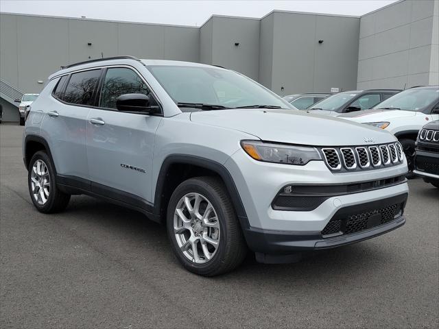 2024 Jeep Compass COMPASS LATITUDE LUX 4X4