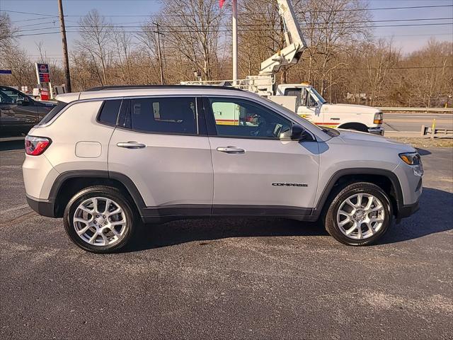 2024 Jeep Compass COMPASS LATITUDE LUX 4X4