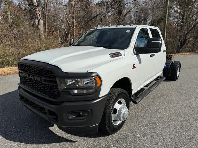 2024 RAM Ram 3500 Chassis Cab RAM 3500 TRADESMAN CREW CAB CHASSIS 4X2 60 CA