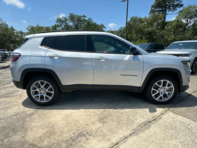 2024 Jeep Compass COMPASS LATITUDE LUX 4X4