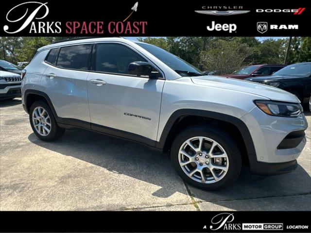 2024 Jeep Compass COMPASS LATITUDE LUX 4X4