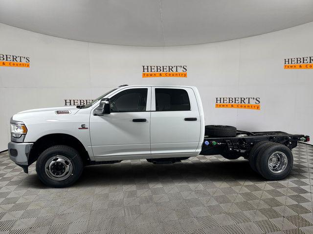 2024 RAM Ram 3500 Chassis Cab RAM 3500 TRADESMAN CREW CAB CHASSIS 4X4 60 CA