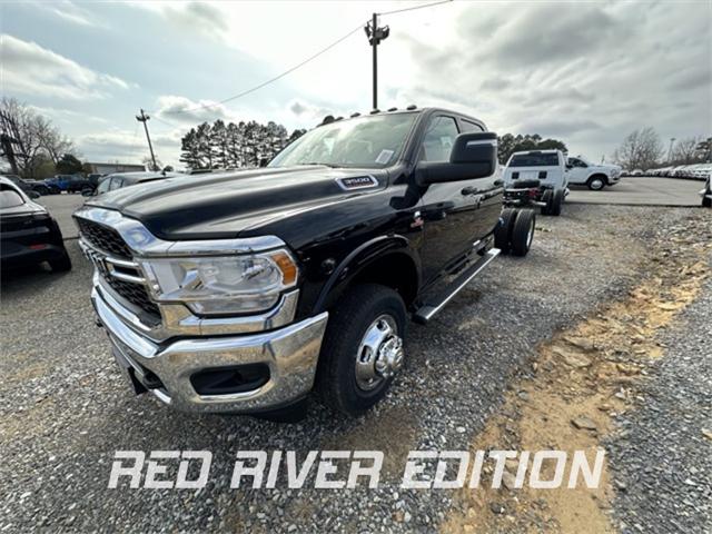 2024 RAM Ram 3500 Chassis Cab RAM 3500 TRADESMAN CREW CAB CHASSIS 4X4 60 CA