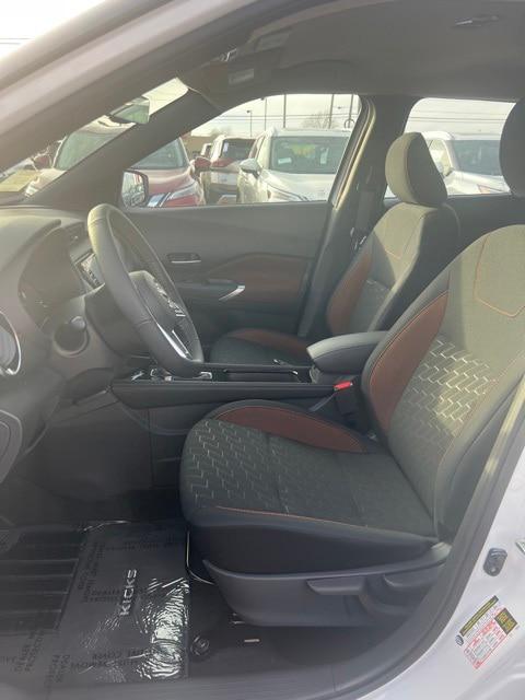 2024 Nissan Kicks SR Xtronic CVT