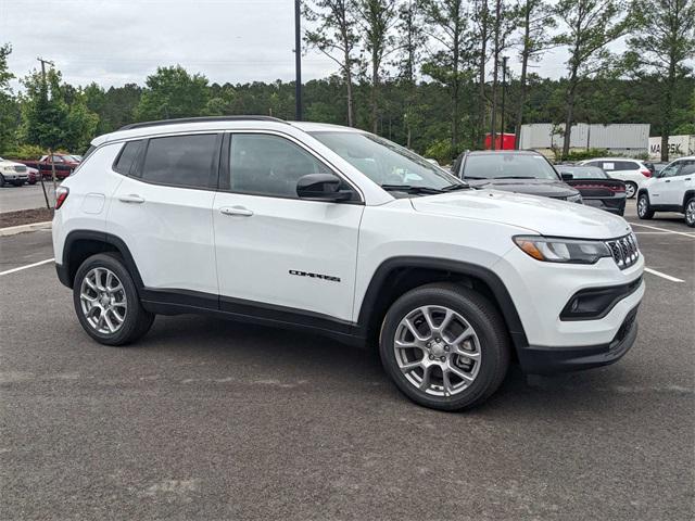 2024 Jeep Compass COMPASS LATITUDE LUX 4X4