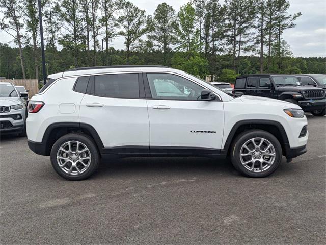 2024 Jeep Compass COMPASS LATITUDE LUX 4X4