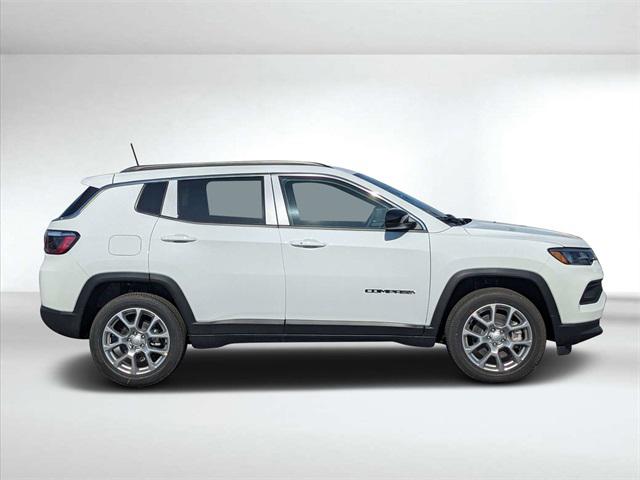 2024 Jeep Compass COMPASS LATITUDE LUX 4X4