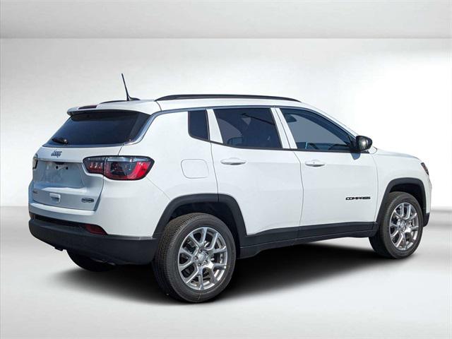 2024 Jeep Compass COMPASS LATITUDE LUX 4X4