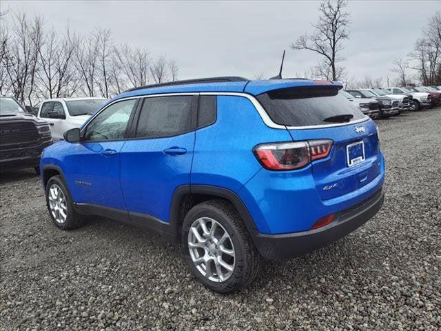 2024 Jeep Compass COMPASS LATITUDE LUX 4X4