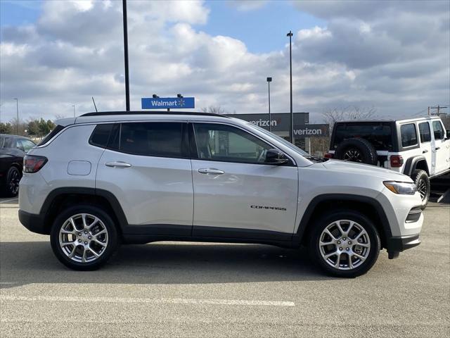 2024 Jeep Compass COMPASS LATITUDE LUX 4X4