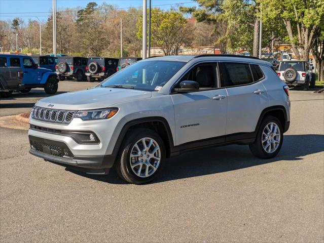 2024 Jeep Compass COMPASS LATITUDE LUX 4X4