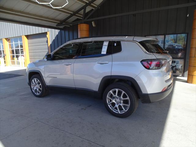 2024 Jeep Compass COMPASS LATITUDE LUX 4X4