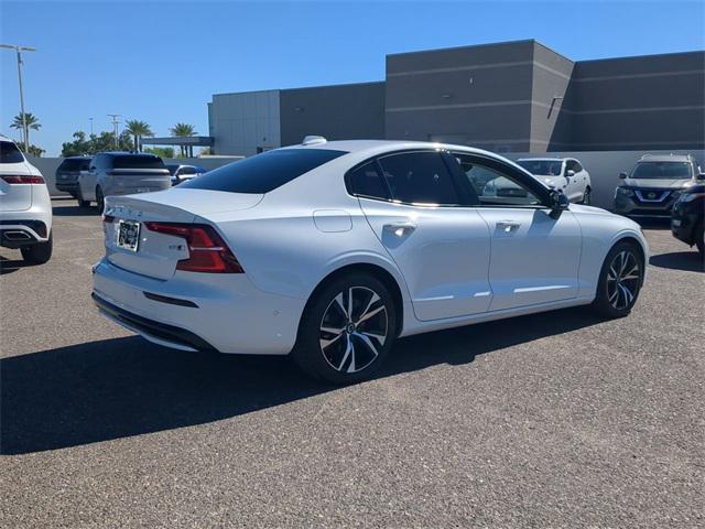 2023 Volvo S60 B5 Plus Dark Theme