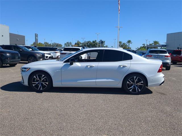 2023 Volvo S60 B5 Plus Dark Theme