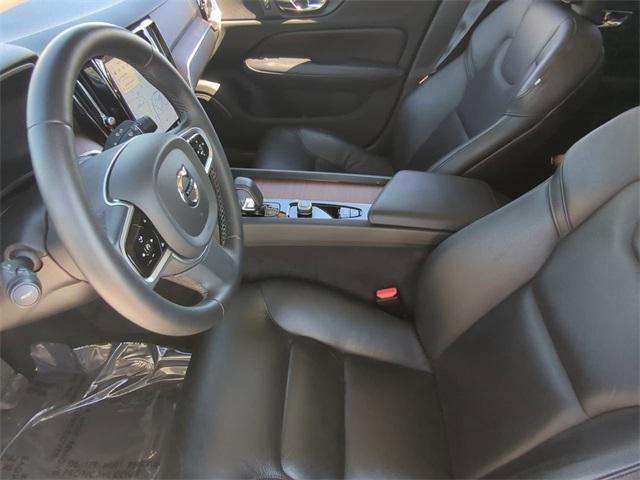 2023 Volvo S60 B5 Plus Dark Theme