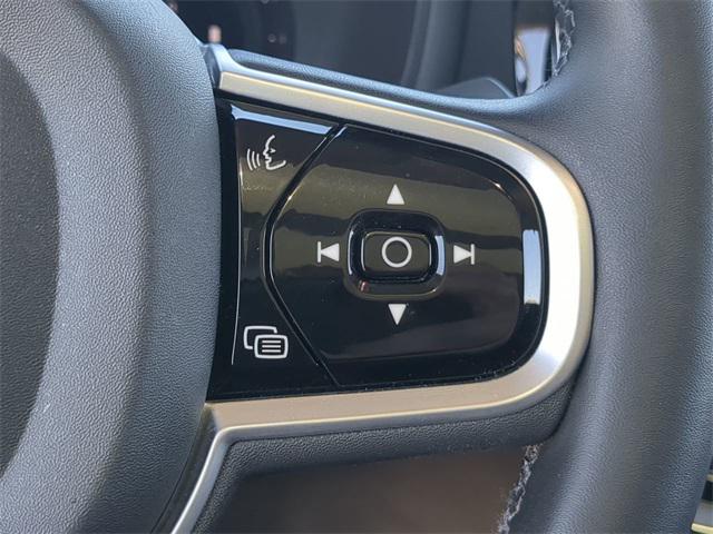 2023 Volvo S60 B5 Plus Dark Theme