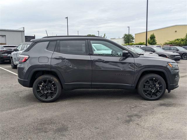 2024 Jeep Compass COMPASS LATITUDE 4X4