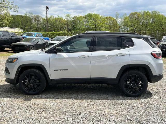 2024 Jeep Compass COMPASS LATITUDE 4X4