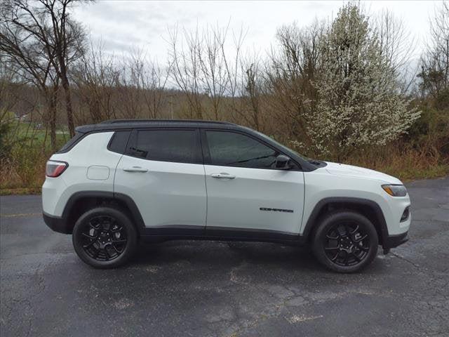 2024 Jeep Compass COMPASS LATITUDE 4X4