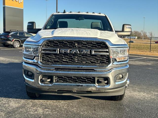 2024 RAM Ram 3500 Chassis Cab RAM 3500 TRADESMAN CHASSIS REGULAR CAB 4X4 60 CA