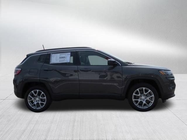 2024 Jeep Compass COMPASS LATITUDE LUX 4X4