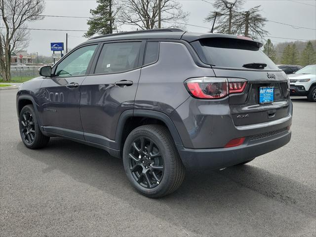 2024 Jeep Compass COMPASS LATITUDE 4X4