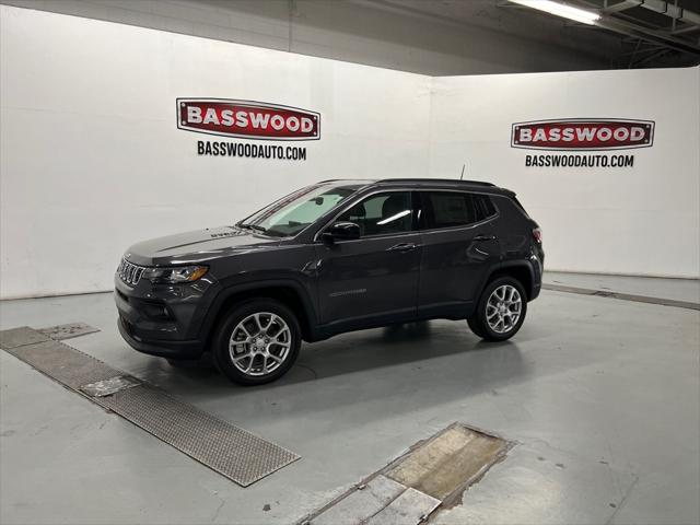 2024 Jeep Compass COMPASS LATITUDE LUX 4X4