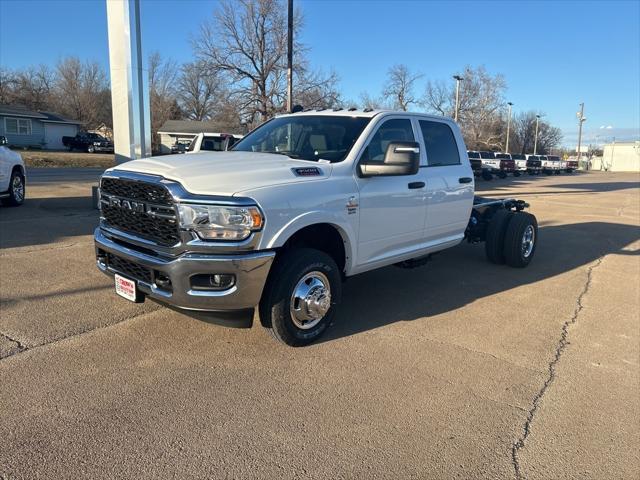 2024 RAM Ram 3500 Chassis Cab RAM 3500 TRADESMAN CREW CAB CHASSIS 4X4 60 CA