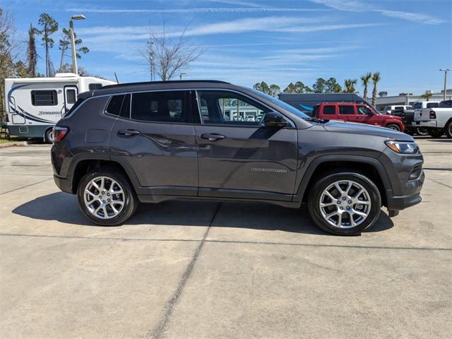 2024 Jeep Compass COMPASS LATITUDE LUX 4X4