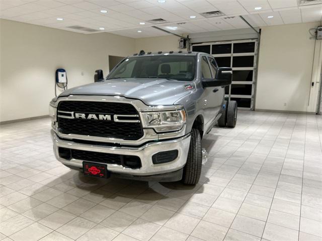 2024 RAM Ram 3500 Chassis Cab RAM 3500 TRADESMAN CREW CAB CHASSIS 4X4 60 CA