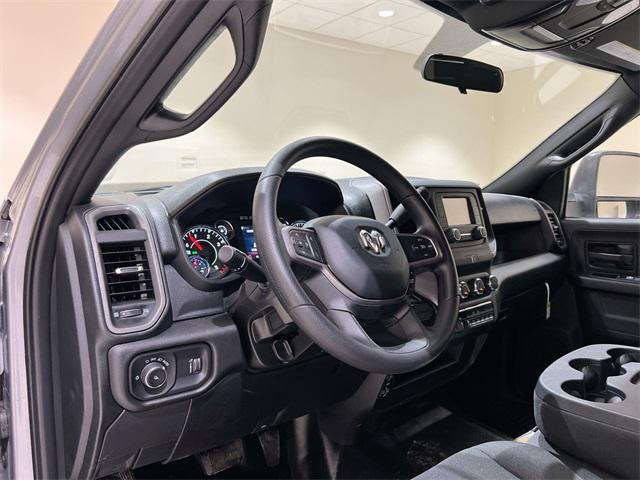 2024 RAM Ram 3500 Chassis Cab RAM 3500 TRADESMAN CREW CAB CHASSIS 4X4 60 CA