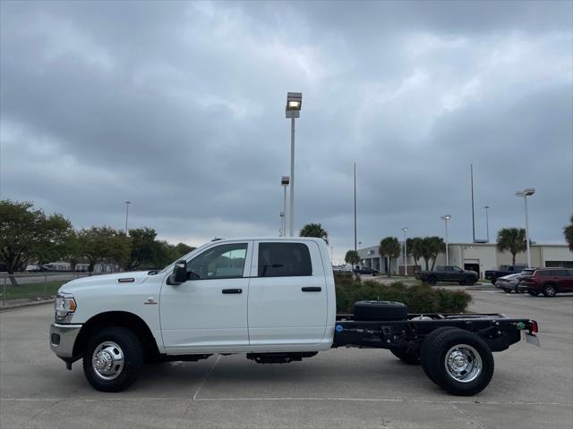 2024 RAM Ram 3500 Chassis Cab RAM 3500 TRADESMAN CREW CAB CHASSIS 4X4 60 CA