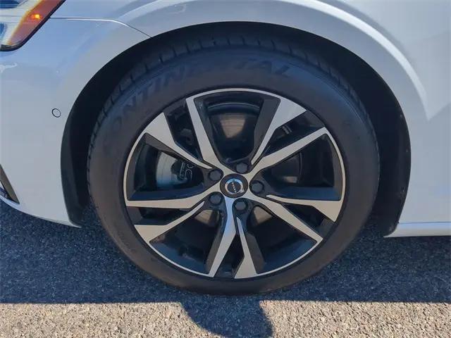 2023 Volvo S60 B5 Plus Dark Theme