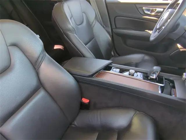 2023 Volvo S60 B5 Plus Dark Theme
