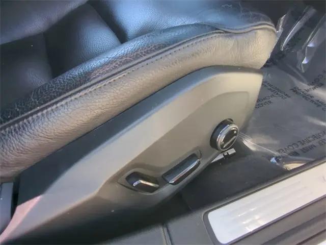 2023 Volvo S60 B5 Plus Dark Theme