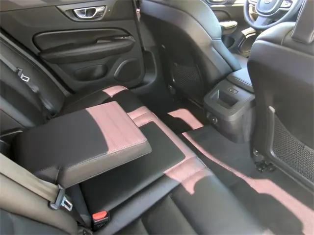 2023 Volvo S60 B5 Plus Dark Theme