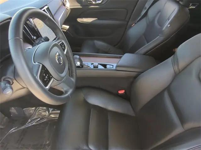2023 Volvo S60 B5 Plus Dark Theme